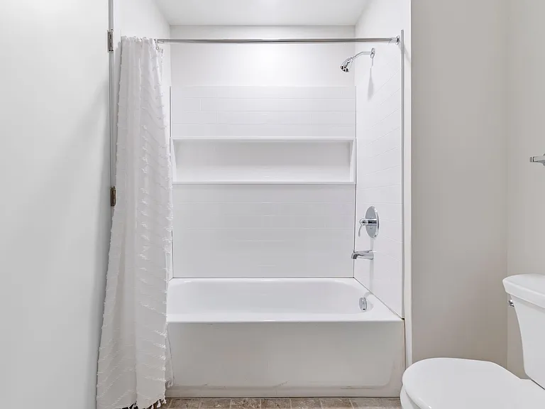 Altamont Apartments Limited-Time Special! First Month FREE with Approved Application! — Photo 40