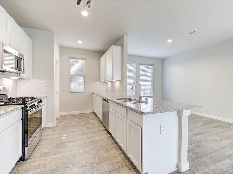 2623 Finley Ln — Photo 17