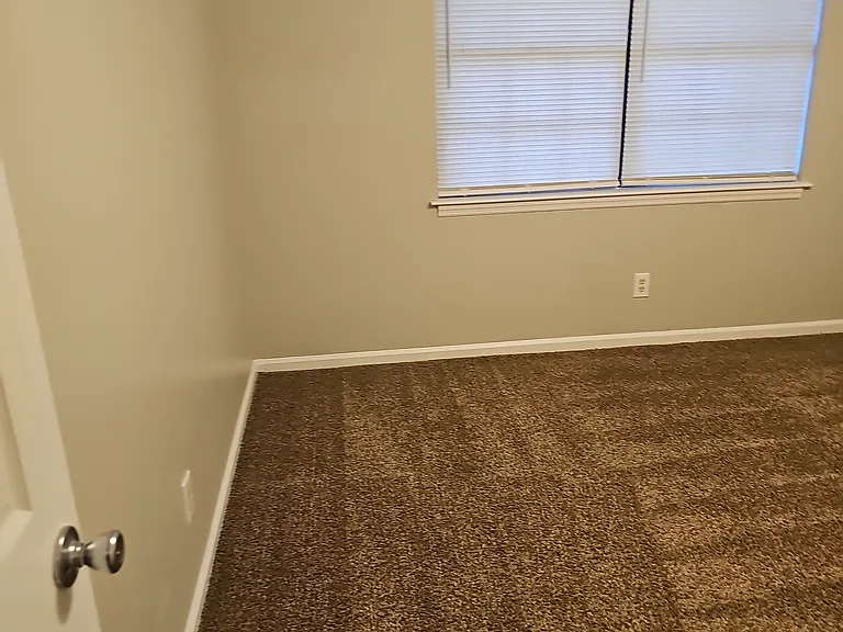 499 E University Dr — Photo 17