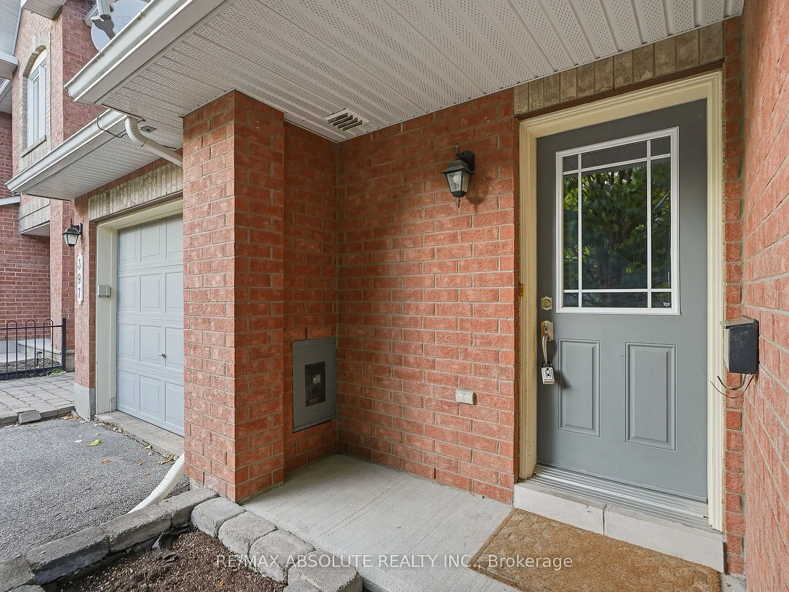 3 bed, $2,695 — Photo 2