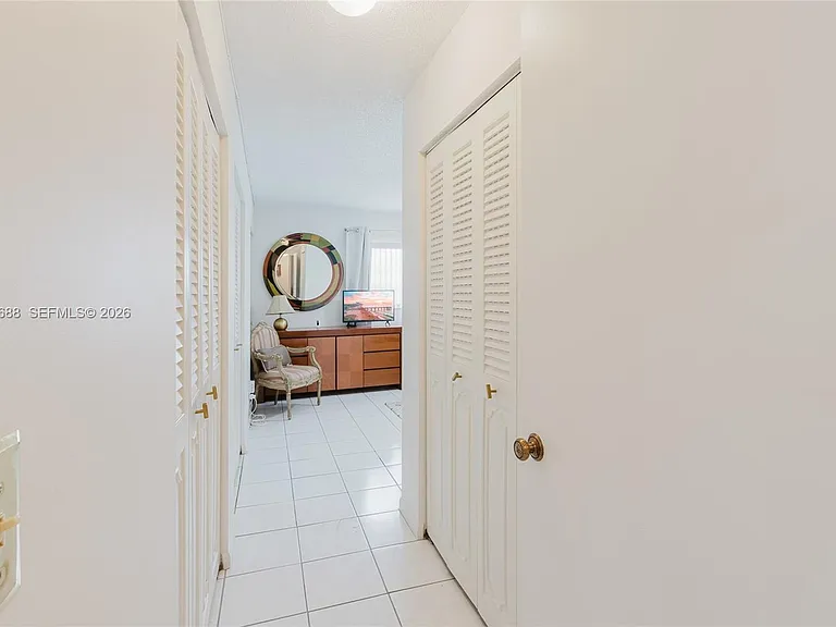 424 SE 10th St #204 — Photo 29