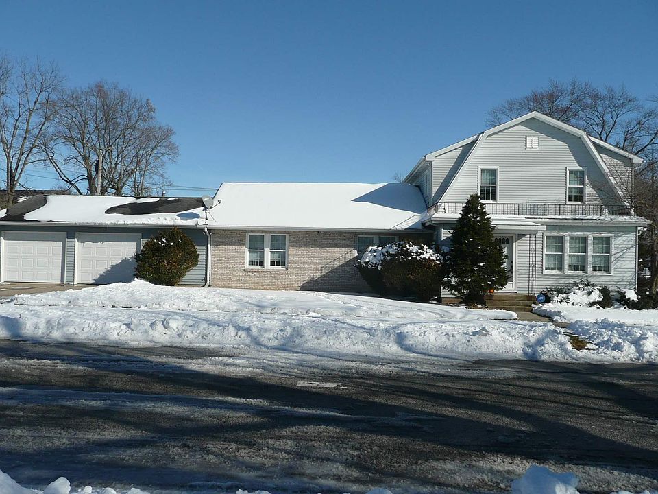1st image of 2303 E 3rd St