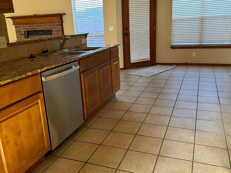 12600 N Rockwell Ave #42 — Photo 6