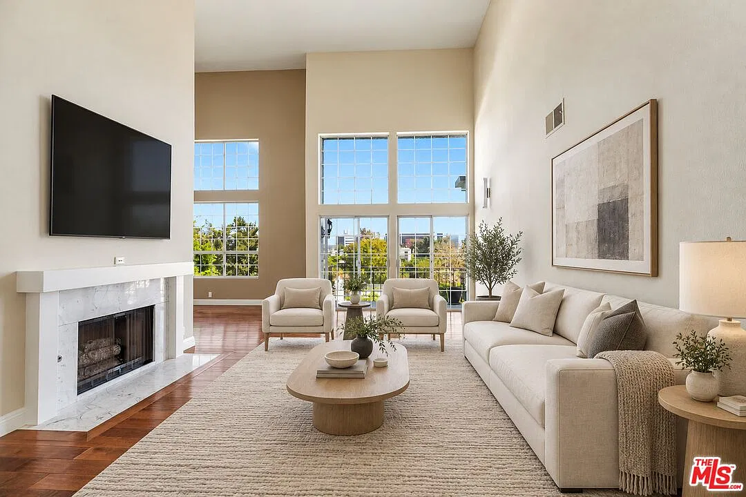 3 bed, 2.0 bath, 2424 sqft, $6,500 — Photo 1