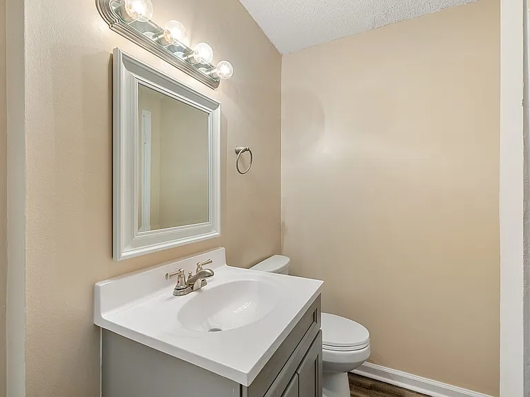 Cooper's Landing Apartments — Photo 10