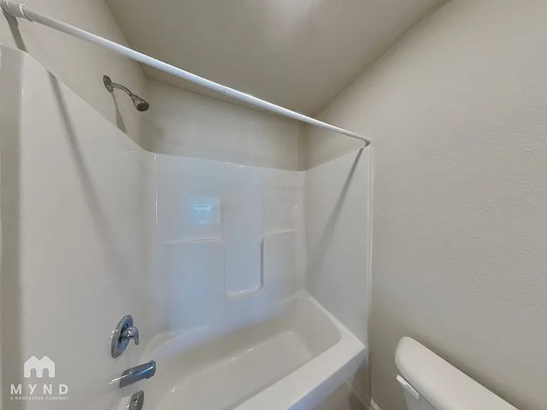 250 Yorktown Ln — Photo 10