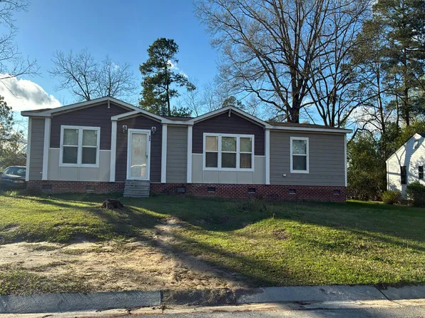 406 Douglas St, Roseboro, NC 28382