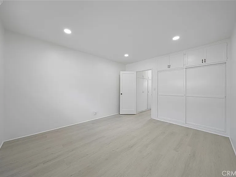 9050 Huntington Dr — Photo 16