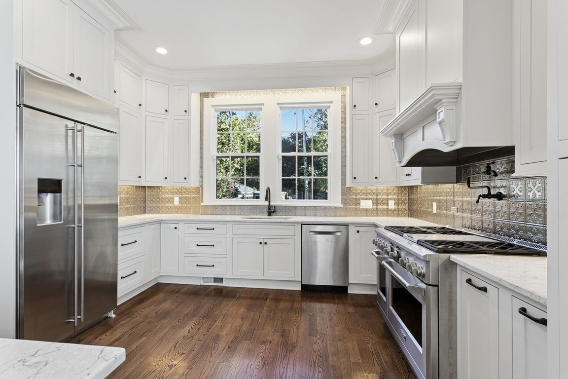 next background image