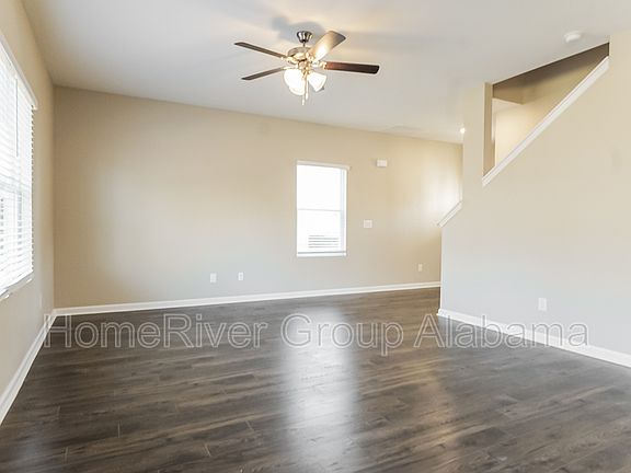 3rd image of 1008 Park View Dr
