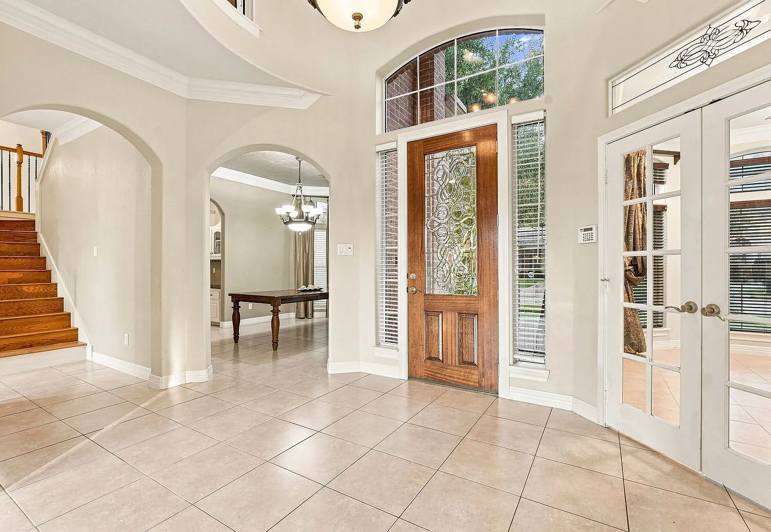 4 bed, 3.5 bath, 4000 sqft, $3,950 — Photo 3