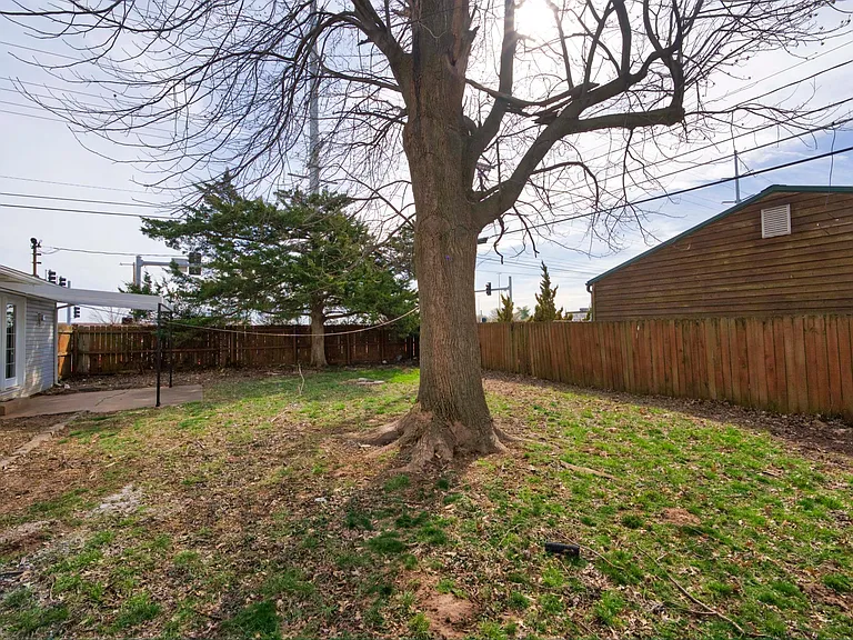 1356 E Rosebrier St — Photo 35