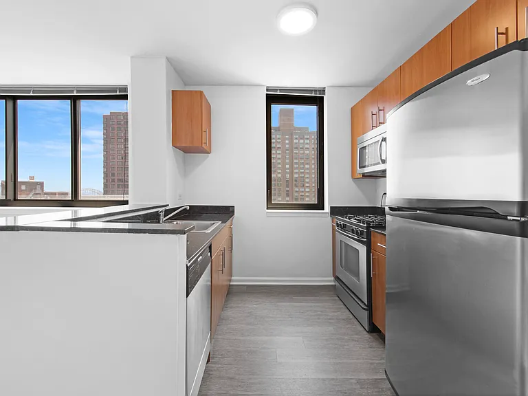 408 E 92nd St #33B — Photo 6