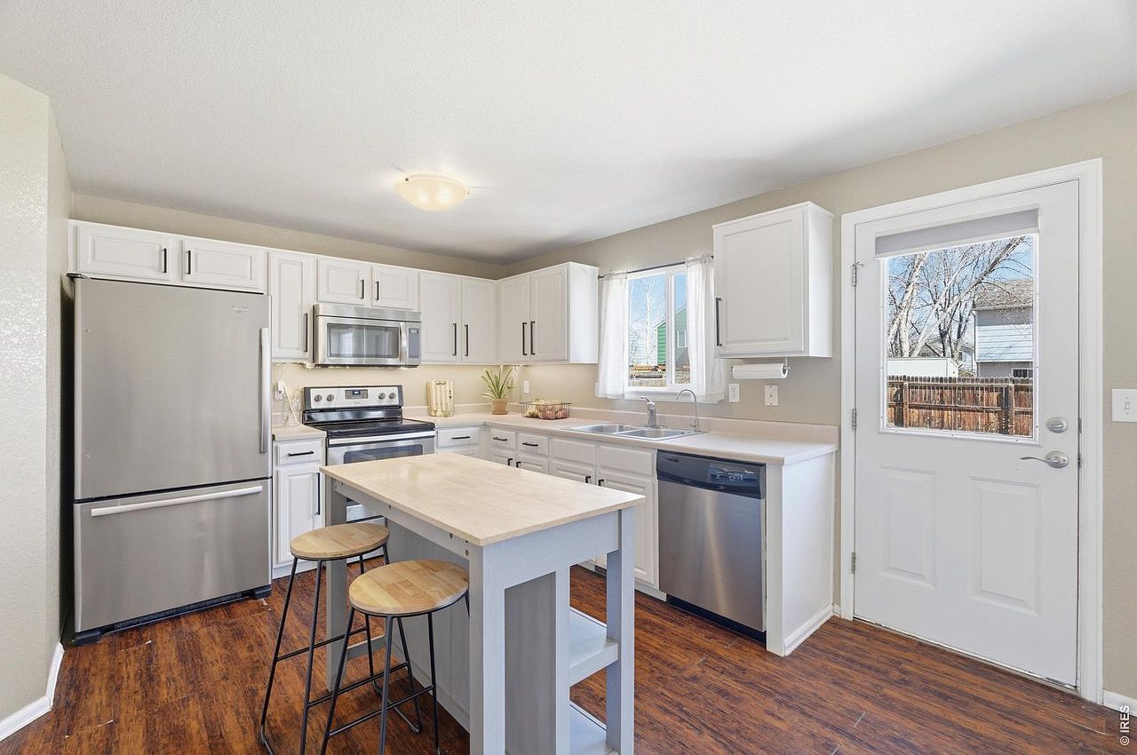 2110 Astoria Ln - Photo 3