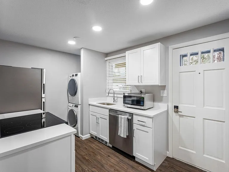 360 Thames St — Photo 20