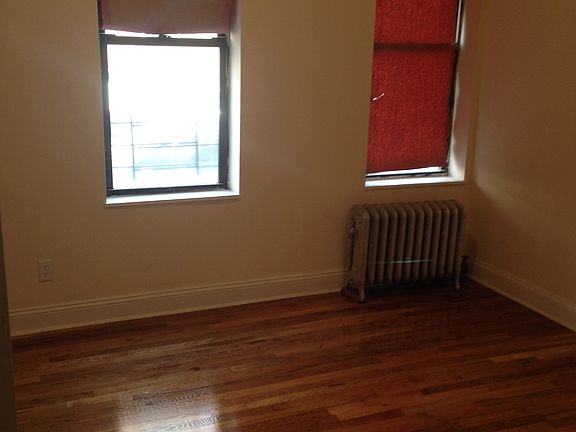 5th image of 880 47th St APT A1