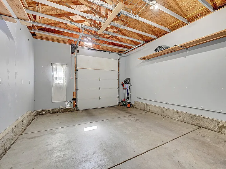 1560 Bain Dr — Photo 24
