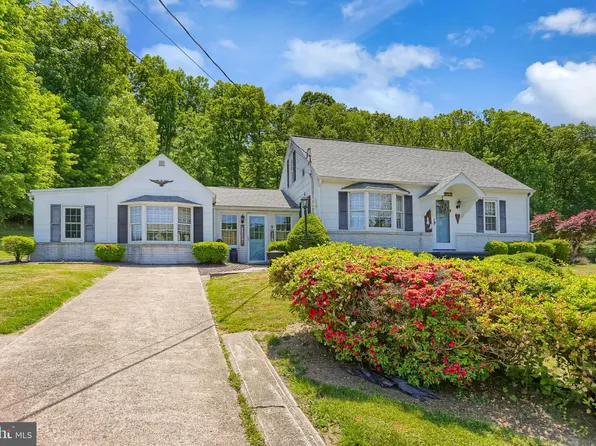 114 E Thomas St, Coal Township, PA 17866