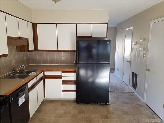 5th image of 320 Huff St APT 1D