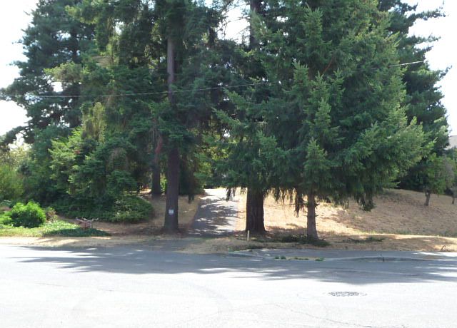 1st image of 1160 E 40th St