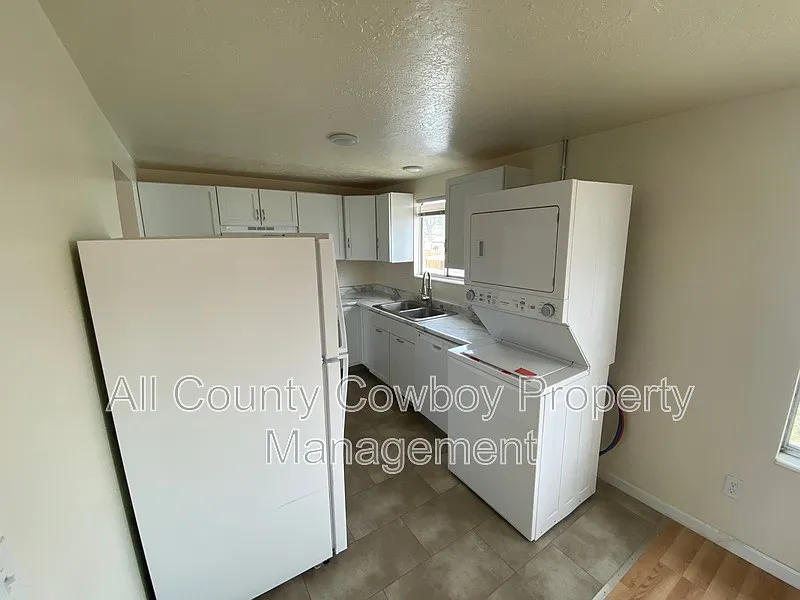 Building Photo - 704 Ferris Ct #1