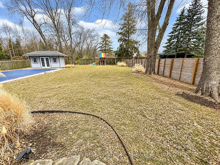 32 Belvedere Dr — Photo 31