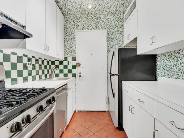 400 East 56th Street 18F image 3 of 10