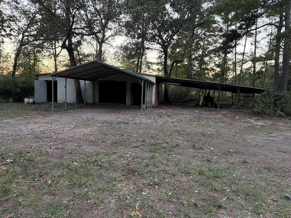 1st image of 20392 Meadow Lake Rd