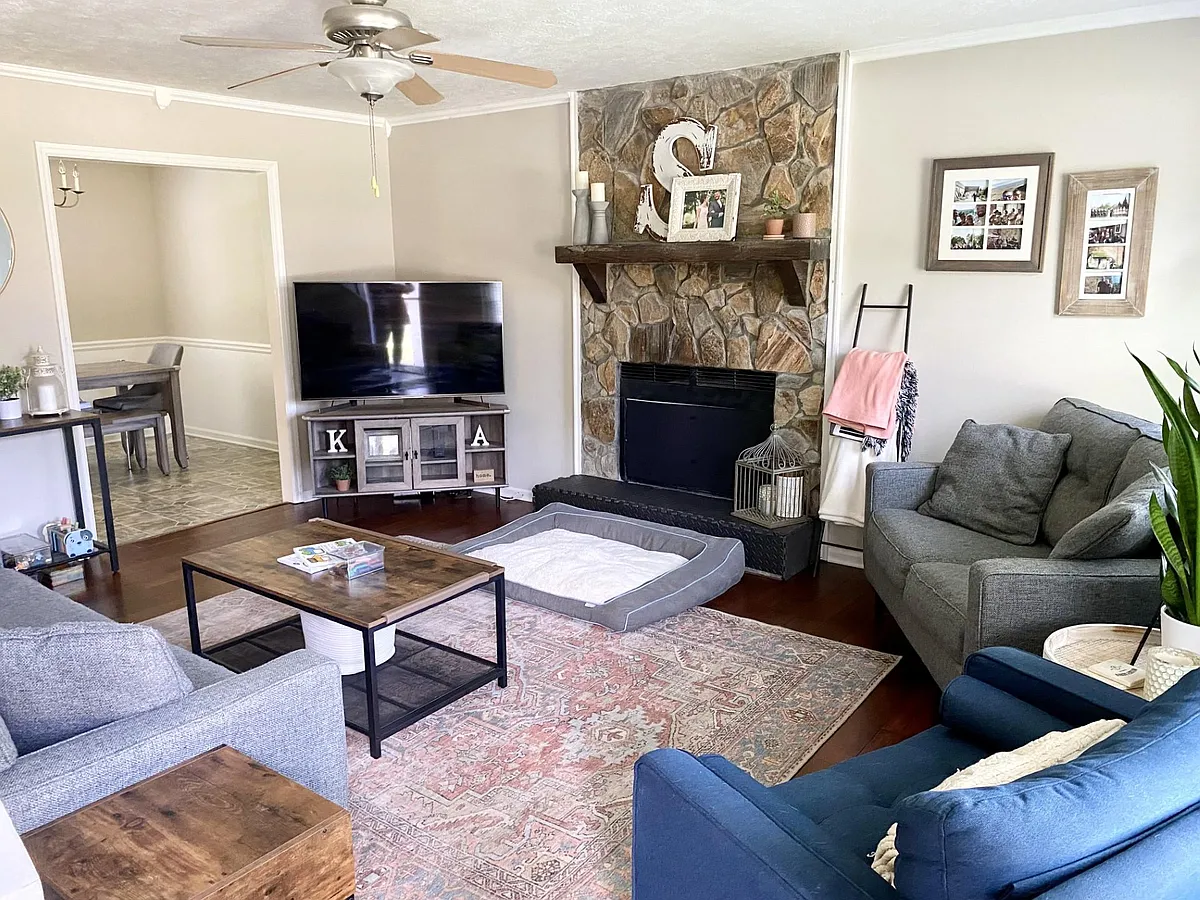 Living room - 255 Miramar Dr