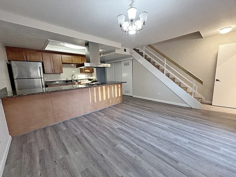 1220 Crescent Ter — Photo 9