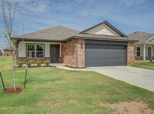 2400 S 27th Ct, Chickasha, OK 73018