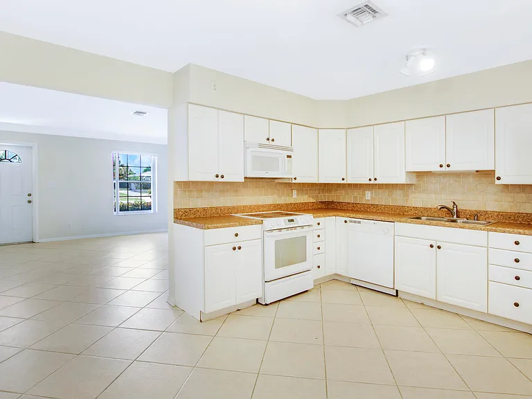 527 W Jasmine Dr — Photo 6
