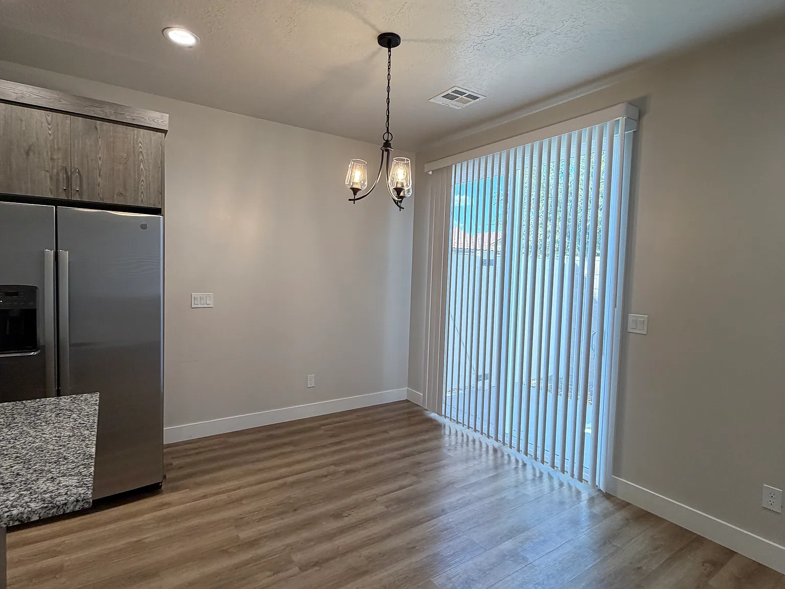 2 bed, 1040 sqft, $1,630 — Photo 4