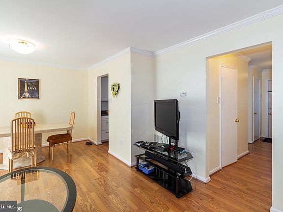 5th image of 3236 Saint Augustine Ct