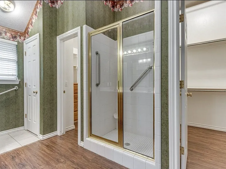 16605 Farmington Way — Photo 17