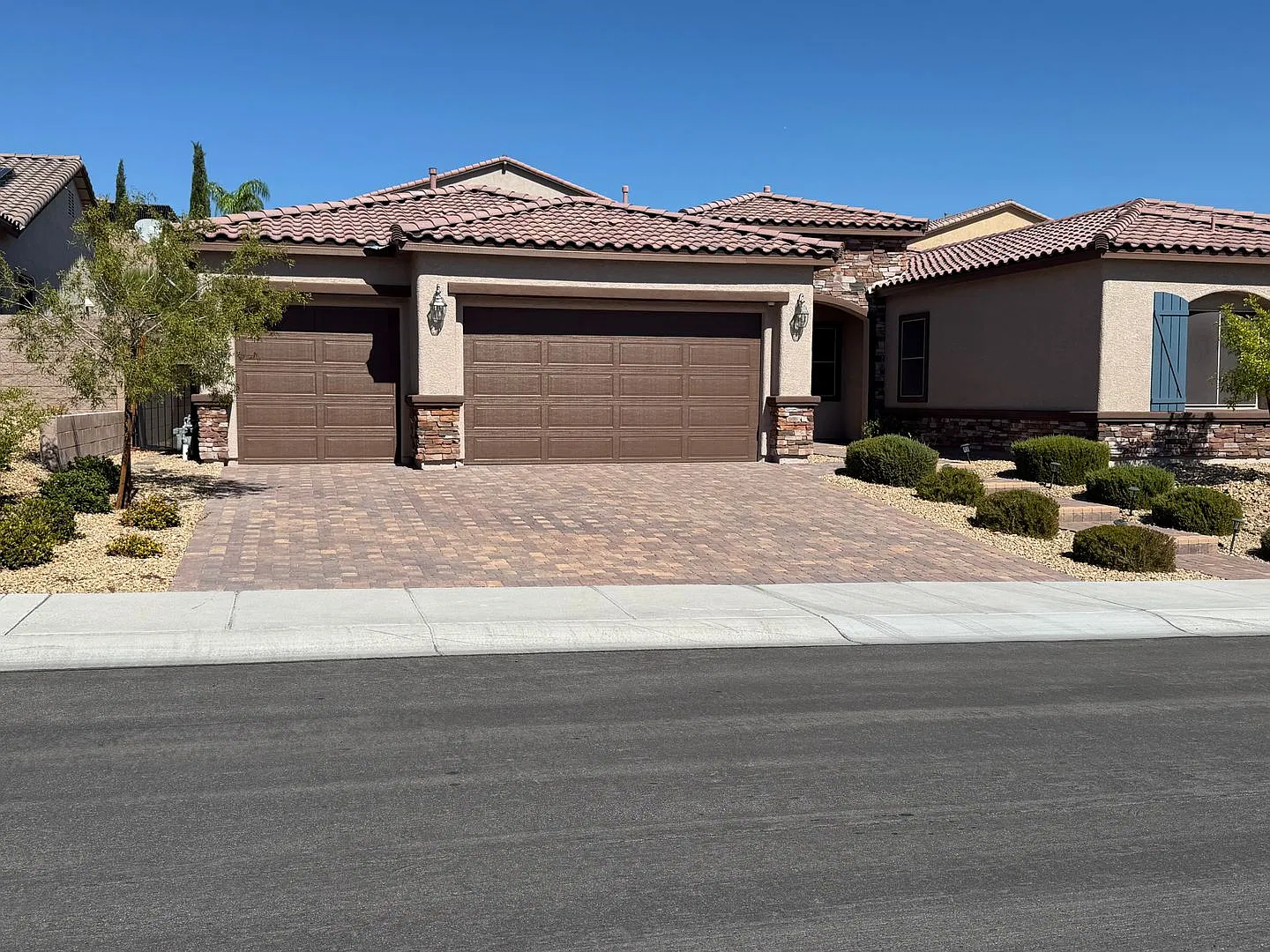 Beautiful 4 bedrooms, 3.5 bathrooms home — Photo 2