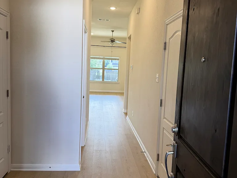 1541 Harrongton Way — Photo 3