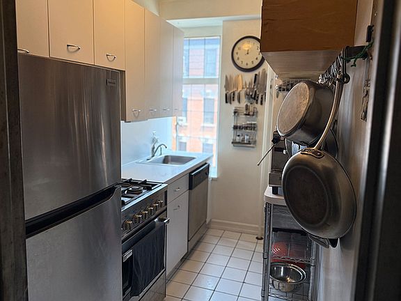 5th image of 410 W 24th St APT 6E