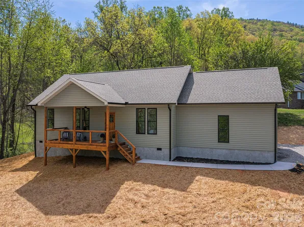 118 Max View Dr, Leicester, NC 28748