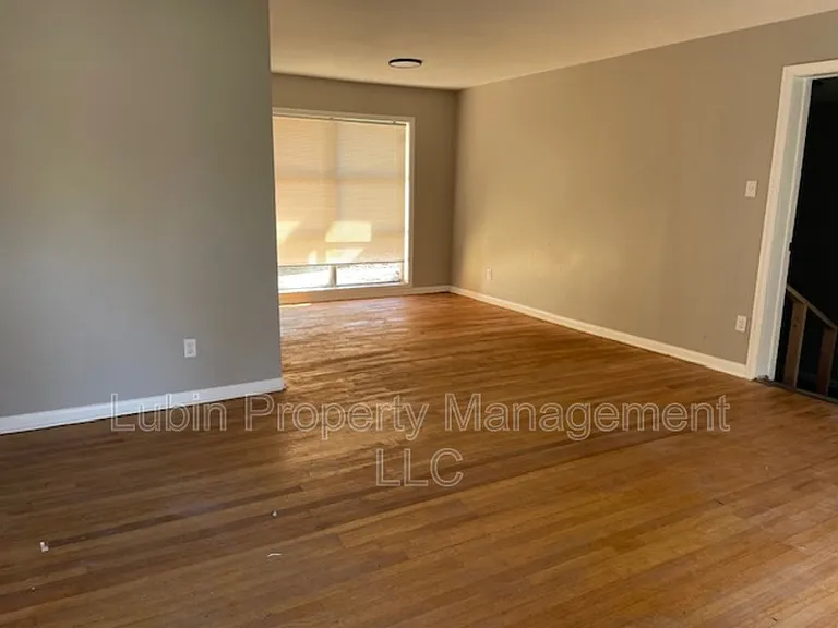3558 Hallbrook St — Photo 2