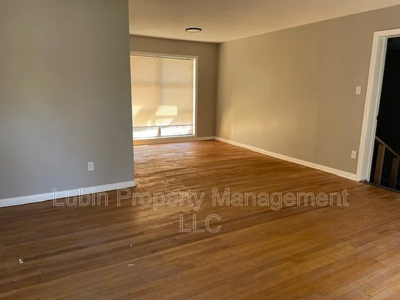 Building Photo - 3558 Hallbrook St