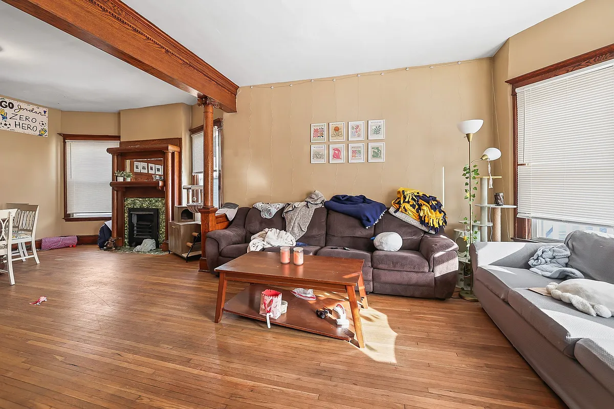 Building Photo - 144 Blaine Ave #2