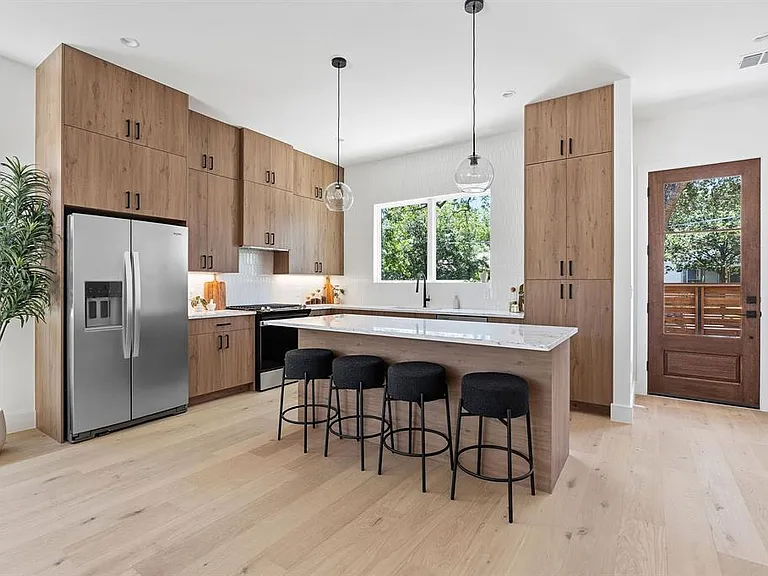 502 Normandy St #2 — Photo 7