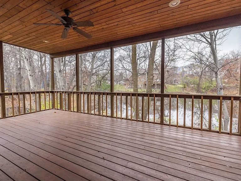 7123 Yorktown Ln N — Photo 20