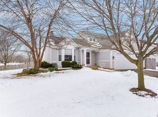 2305 Nantucket Ln, Elgin, IL 60123