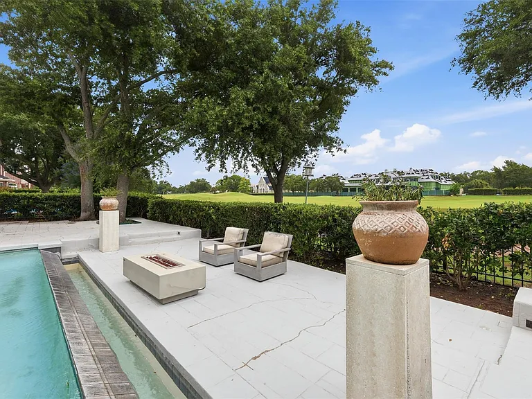 3315 Riviera Dr — Photo 12
