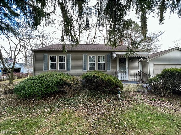 3rd image of 415 Forest Hill Dr