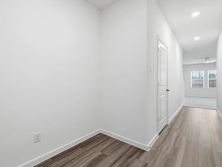 2106 Meadow Park Dr — Photo 5