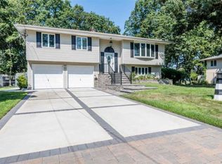 16 Maryanne Ave, Pt Jefferson Station, NY 11776