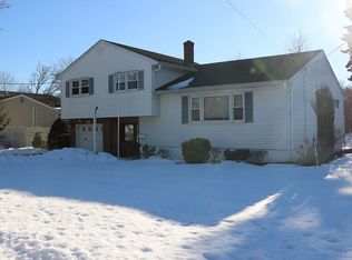 853 Wendy Ann Ct, Paramus, NJ 07652